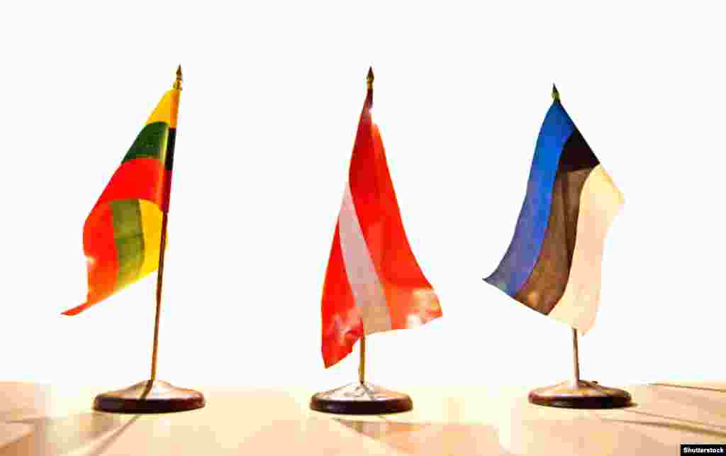ЕСТОНИЈА - Естонија, а потоа и Летонија, кои се членки на НАТО и ЕУ, побараа од руските амбасадори во нивните земји да си одат, откако Москва нареди естонскиот амбасадор да си замине и ги намали дипломатските односи со Естонија, обвинувајќи ја за „тотална русофобија“. Потегот на Естонија уследи откако руското Министерство за надворешни работи му нареди на естонскиот амбасадор во Русија, Маркус Лаидре да ја напушти земјата до 7 февруари.