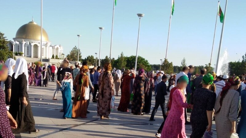 Balkanda ýaşy 60 ýetmedik býujetçilere, kanun goraýjylara we çagalara metjitlere namaza barmak gadagan edildi