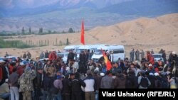 Protesters angry over environmental and other concerns surrounding the foreign-run operations at Kyrgyzstan's signature Kumtor gold mine cut off services, including electricity and transport, on May 30, one day before clashes with police resulted in dozens of injuries.