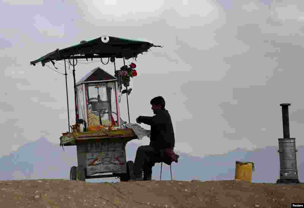 An Afghan man sells popcorn in Kabul. (Reuters/Ahmad Masood)