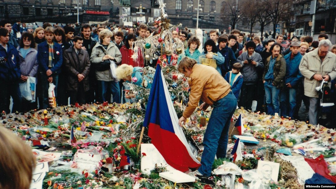 Вацлав Гавел во время "бархатной революции", 1989 год