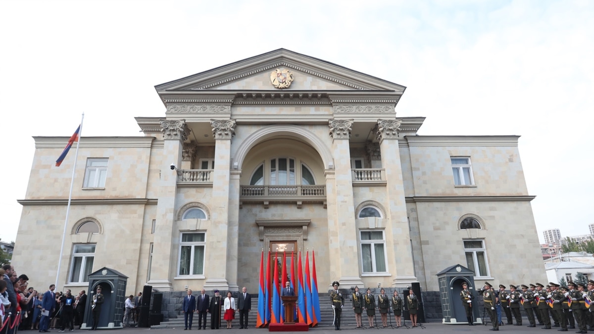 Armenian Government Returns Former Presidential Palace To President