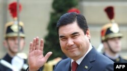 Türkmenistanyň prezidenti Gurbanguly Berdimuhamedow Parižde, 1-nji fewral, 2010-njy ýyl.