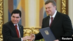 Президенти України і Туркменистану після переговорів віч-на-віч у Києві підписали комюніке про зміцнення відносин у різних сферах та низку міждержавних угод, 13 березня 2012 року