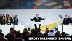 Президент України Петро Порошенко під час виступу на форумі «Від Крут до Брюсселя. Ми йдемо своїм шляхом», під час якого оголосив, що балотуватиметься на другий президентський термін. Київ, 29 січня 2019 року