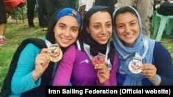 دختران قایقران ایرانی پس از کسب مدال در رقابت‌های قهرمانی آسیا