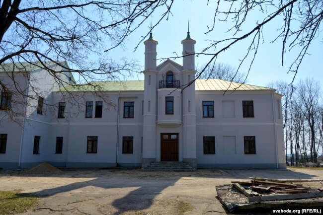 Адноўленае крыло сьмілавіцкага палацу