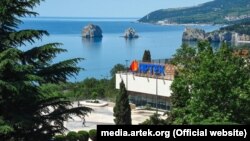 Лагерь «Артек» на берегу Чёрного моря в Крыму