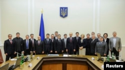 Ukraine -- New prime minister Arseny Yatseniuk (10th R) and his ministers pose for a picture during a meeting in Kyiv, February 27, 2014