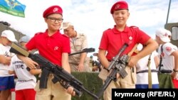 Діти у День повітряно-десантних військ Росії в окупованому Севастополі, 2 серпня 2019 року