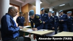 Russian servicemen cast their ballots in municipal elections in the city of Ryazan, 200 kilometers southeast of Moscow, on September 10.
