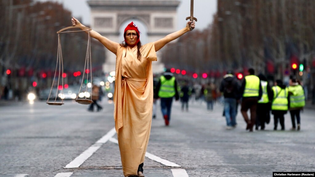 В Париже и других городах Франции проходят новые акции протеста