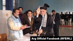 رئیس جمهور غنی در انتخابات ولسی جرگه افغانستان به کاندید مورد نظر اش رأی داد.
