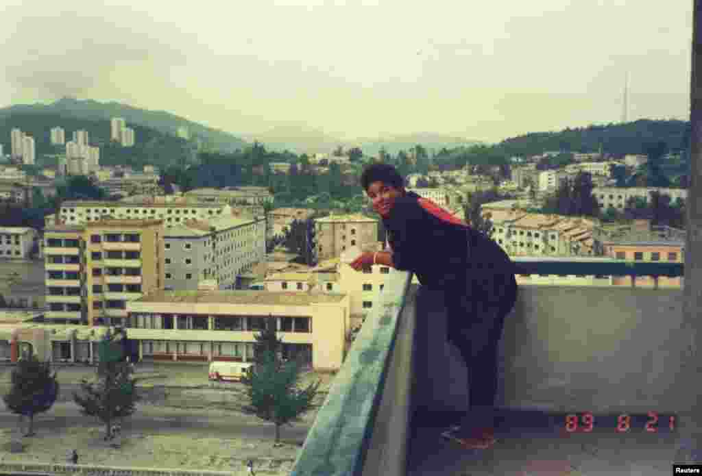 Monique on a balcony at the Dongmyong Hotel in Wonsan during a holiday in August 1989.