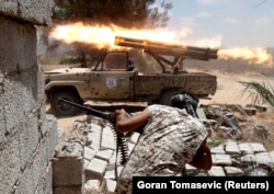 Войска правительства в Тобруке сражаются с исламистами под городом Сирт. 2018 год