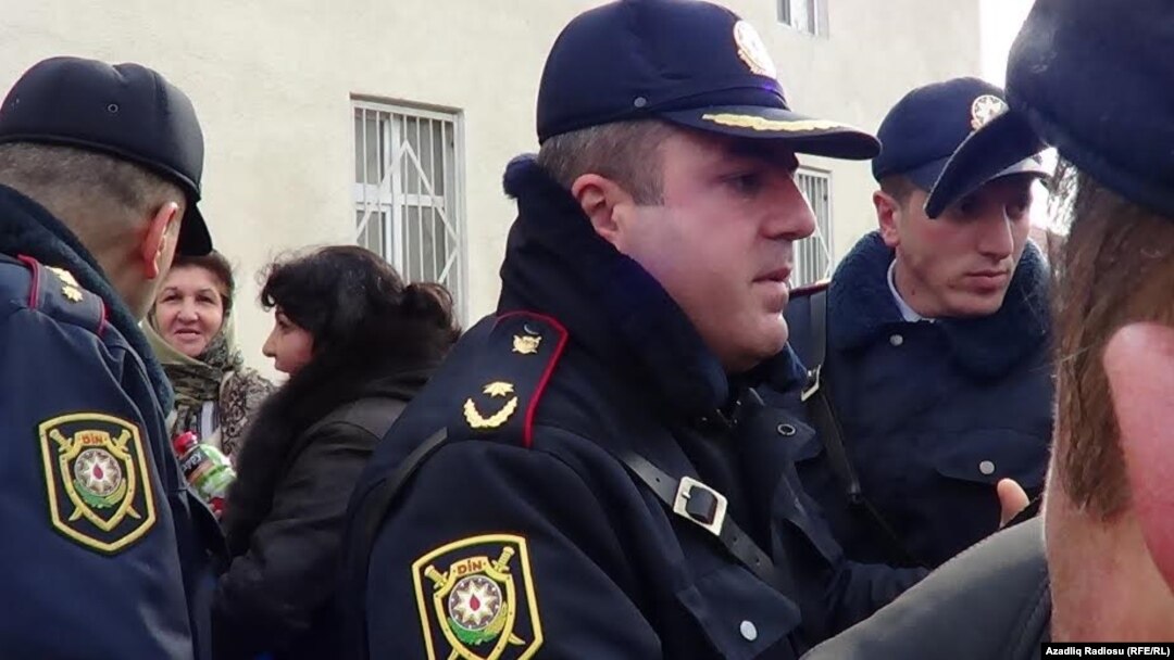 Polislə gərginlik