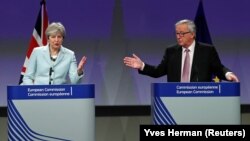 Kryeministrja britanike, Theresa May dhe presidenti i Komisionit Evropian, Jean-Claude Juncker.