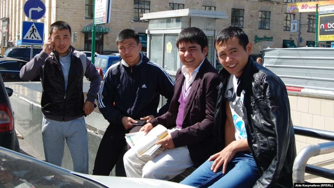 Сыртта бір-екі рет жыныстық қатынасқа түсуге спонсор іздеп жүрмін