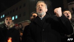 Opposition leader Alyaksandr Milinkevich (center) was among those holding a candlelight vigil in Minsk on December 21 for postelection detainees.