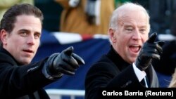 Joe Biden, pe atunci vice-președinte al SUA, cu fiul său, Hunter, la ceremonia inaugurării lui Barack Obama,  20 ianuarie 2009