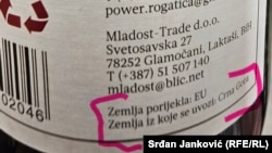 Etiketa që tregon se vendi i origjinës së verës së bardhë të Podgoricës nuk është Mali i Zi.
