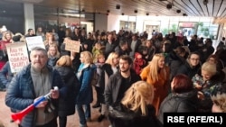 Protest prosvetnih radnika i roditelja u Novom Sadu, 19. februar 2025.