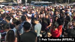 Денис Тен билан видолашишга унинг минглаб мухлислари келди