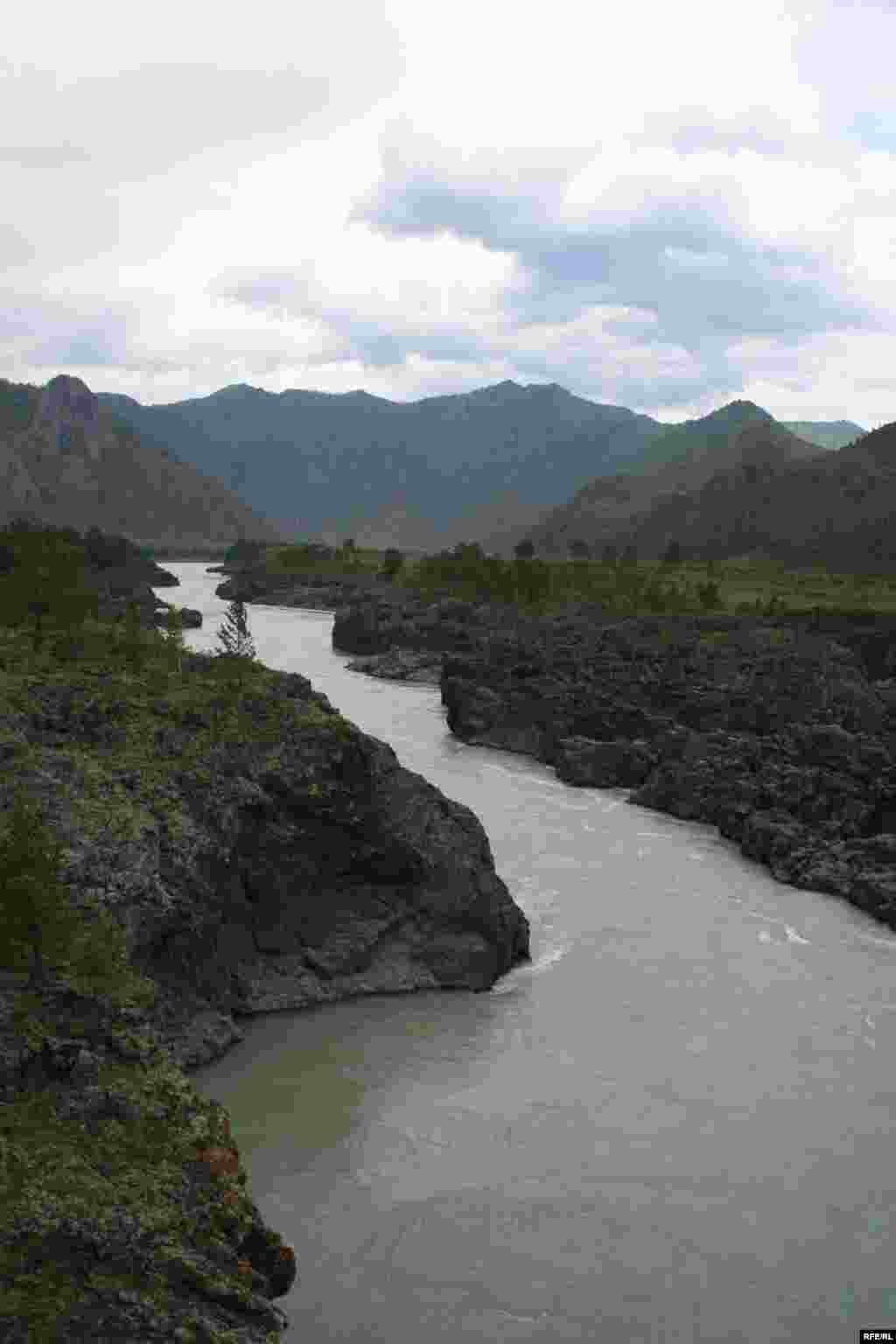 Russia – Altay region, river, landscape, boat, rafting, forest, 10Jun2008