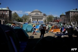Studenții de la Columbia au ocupat o zonă verde din mijlocul campusului, creând o tabără de corturi.