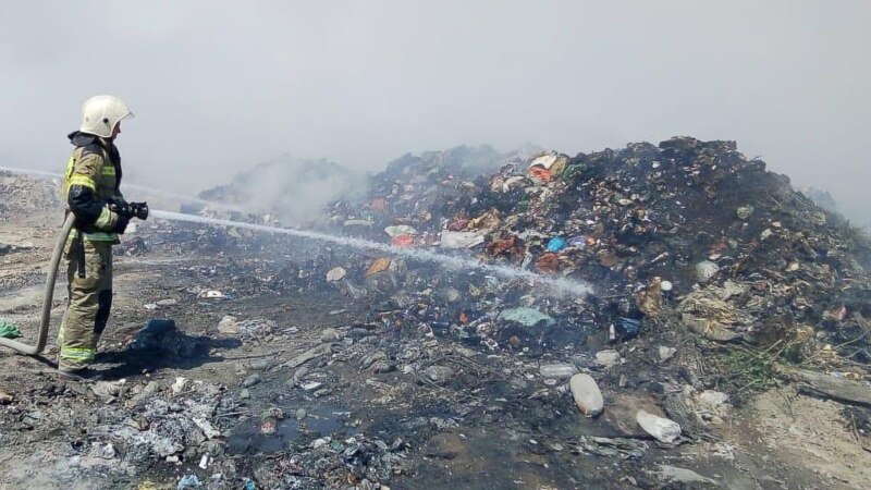 Площадь тления после пожара на мусорном полигоне в Евпатории уменьшилась – спасатели 