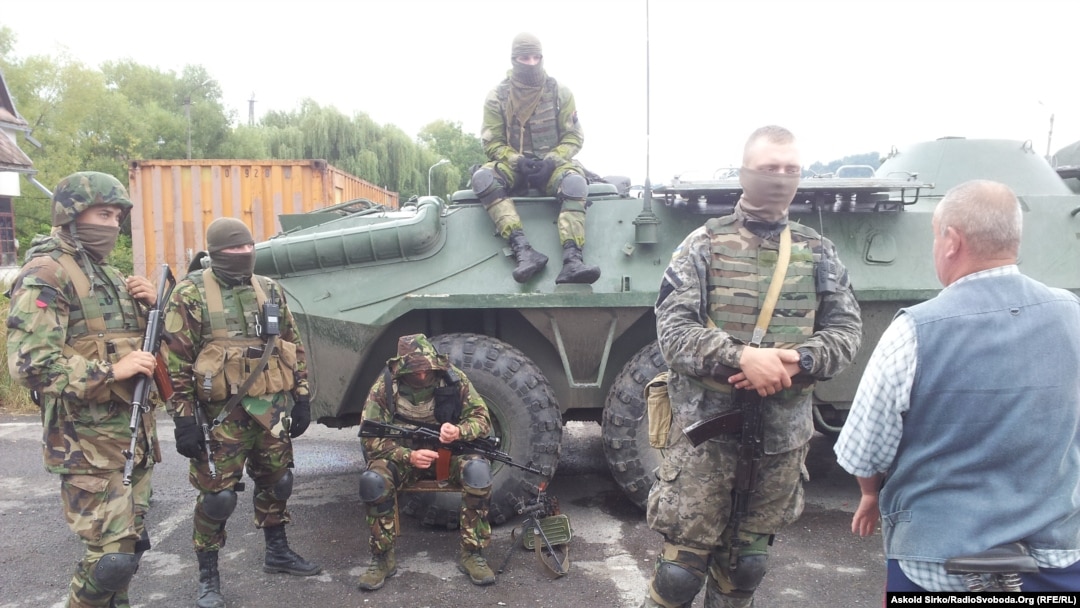 Украинские военные под Мукачевом (13 июля 2015 года)