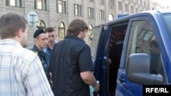 Антона Койпіша й Міколу Дземідзенку затрымліваюць нібыта для праверкі пашпартных зьвестак