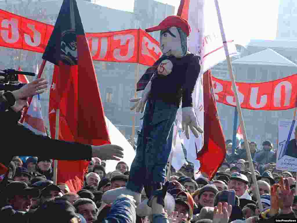 Georgian opposition takes part in a rally to protest final official results of the presidents elections, announced today by the Central Elections Commission in Tbilisi, 13Jan2008