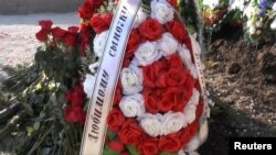 Ще не підписана могила в Севастополі, де, як вважають, похований Янукович-молодший