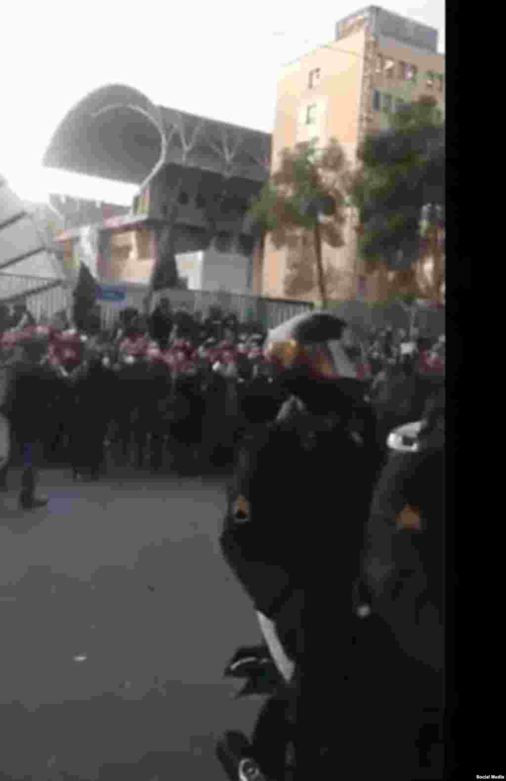 Сили безпеки на мітингу в університеті імені Аміра Кабіра в Тегерані, 11 січня 2020 року.