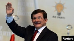 Türkiyeniñ yañı baş naziri Ahmet Davutoğlu 