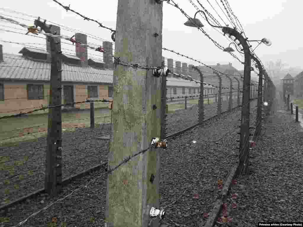 Čak i u 21. veku žica služi kao simbol razdvajanja ljudi