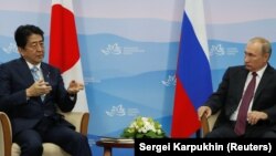 Синдзо Абэ жана Владимир Путин. Владивосток, 7-сентябрь, 2017-жыл. 