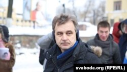 Лідэр АГП Анатоль Лябедзька праводзіць акцыю салідарнасьці з прадпрымальнікамі. Менск, 18 студзеня 2016 году