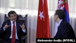 Ahmet Davutoglu və Aleksandar Vucic 