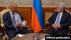 Armenia - President Serzh Sarkisian (R) meets with NATO envoy James Appathurai in Yerevan, 13Jun2017.