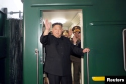 Кім Чен Ин сідяє до потяга в Пхеньяні, прямуючи до Росії. 10 вересня 2023 року