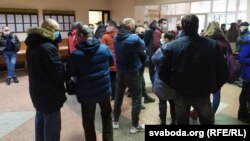 Сваякі і сябры асужданых горадзенцаў, сярод якіх Андрэй Севяртока, Вадзім Хіжнякоў, Міхаіл Юдзін ды іншыя 