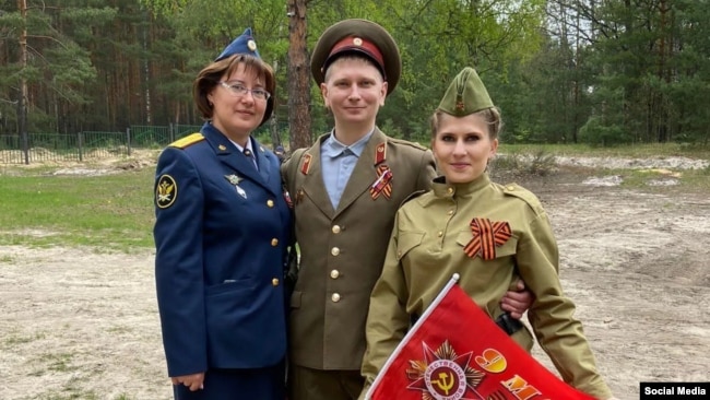 Сорокин с коллегами в советской форме