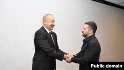 Əliyev Zelenski ilə görüşür