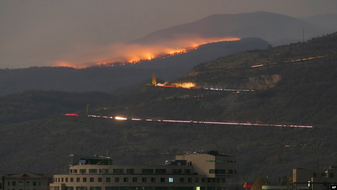 Zapaljena šuma nakon granatiranja izvan Stepanakerta, region Nagorno-Karabah, 31. oktobra 2020.