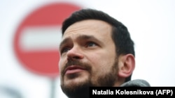 RUSSIA -- Opposition activist Ilya Yashin speaks outside the Tverskoi district court in Moscow, January 29, 2021