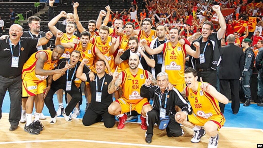 Македонија ја победи Литванија 67 - 65 во четвртфиналето на ЕП во кошарка во Литванија и обезбеди пласман во полуфиналето со Шпанија. 