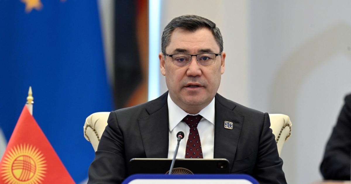 Порно поцелуй спермы аузына