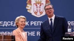 Presidentja e Komisionit Evropian (KE), Ursula von der Leyen, dhe presidenti i Serbisë, Aleksandar Vuçiq, në Beograd, Serbi, 25 tetor 2024.